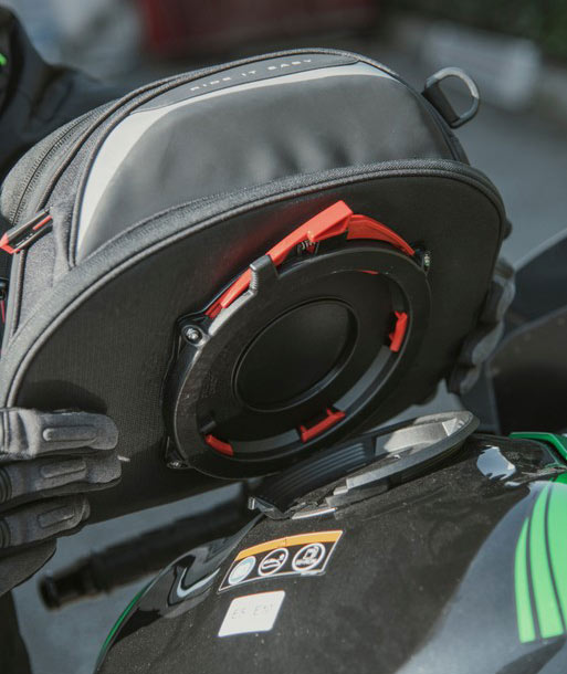 **GIVI EASY-T 16L Tanklock Tank Bag