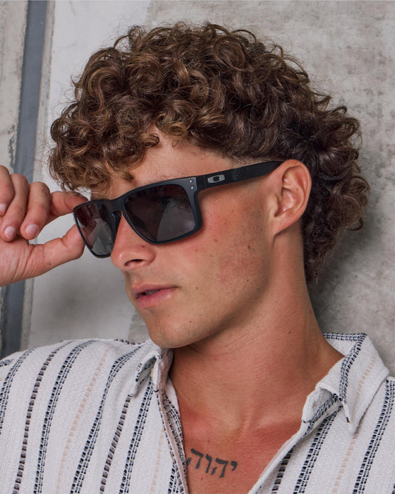 OAKLEY Holbrook Sunglasses - Matt Black Frame w PRIZM Grey Lens