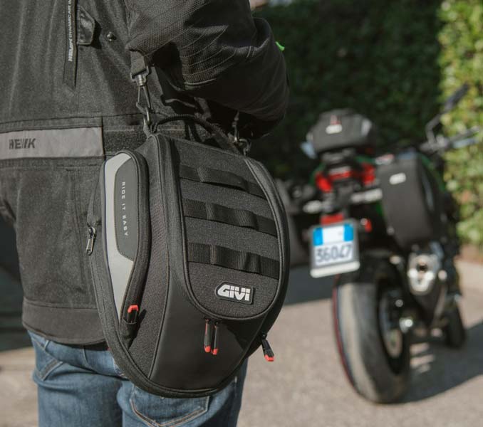 **GIVI EASY-T 16L Tanklock Tank Bag