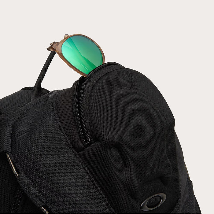 Oakely Bathroom Sink RC Backpack 21L